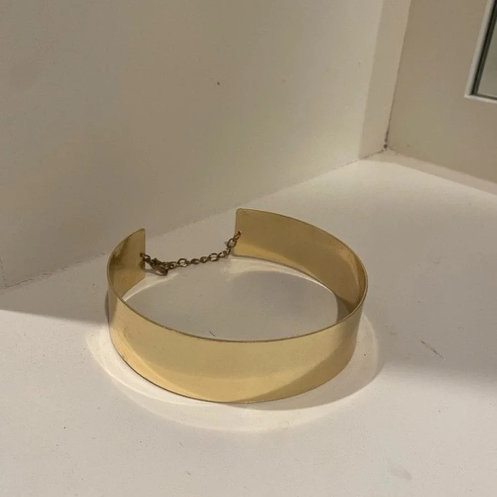 Gold color choker necklace - Picture 2 of 5